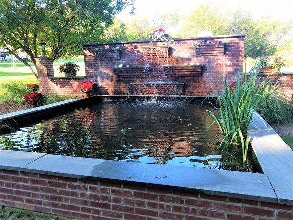 Applewood Apartments and Restaurant: 120 North Rd, Highland, NY 12528